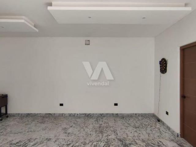 Casa con habitación en planta baja en Jardines del Campestre