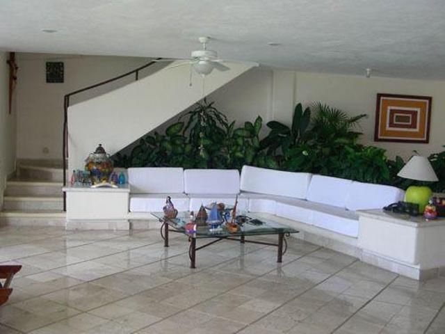 Casa con hermosa vista en renta Las Brisas