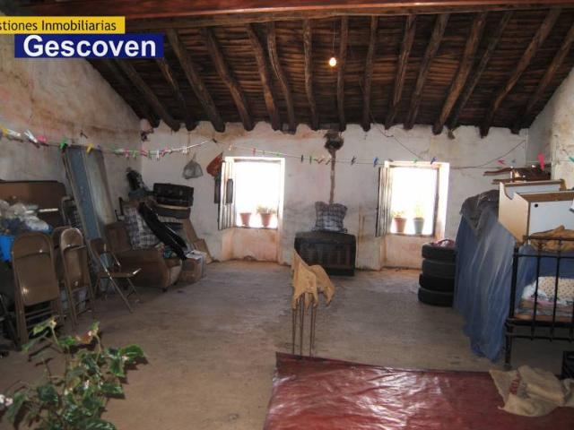 CASA CON HERMOSAS VISTAS A LA MONTAÑA, PARA REHABILITAR EN ALDEA RURAL