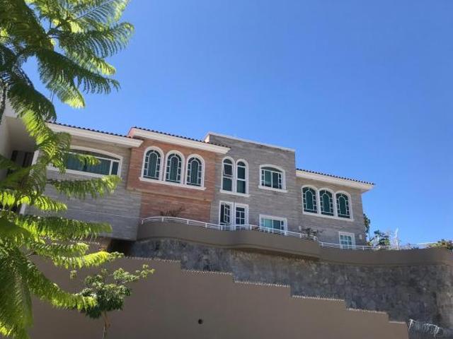 Casa con hermosas vistas en lo más alto de Bugambilias