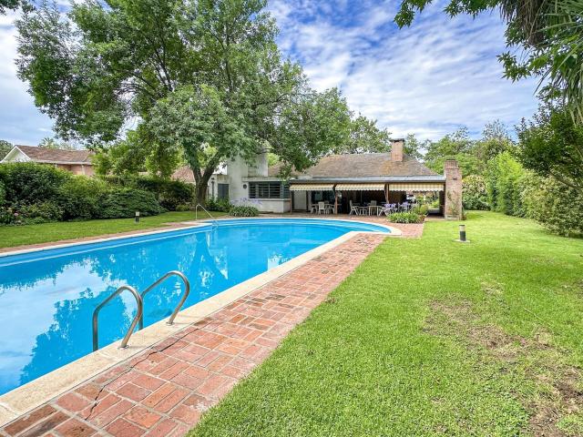 Casa con hermoso lote en highland park ? 245m?
