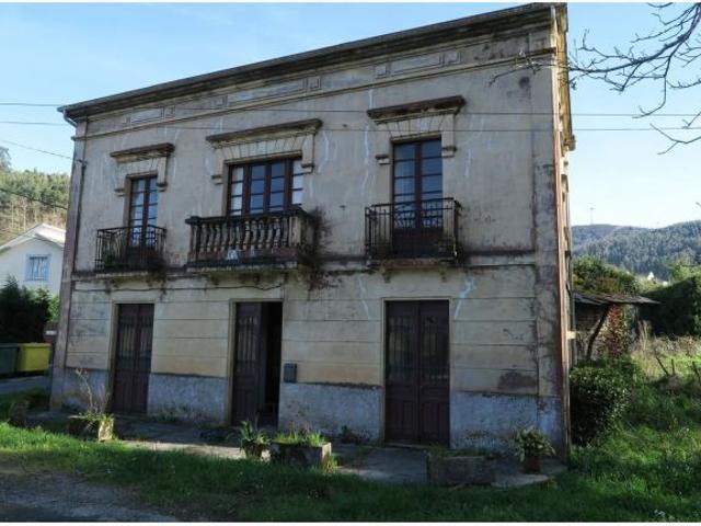 Casa con historia en Ortigueira: encanto gallego para crear tu hogar o proyecto rural