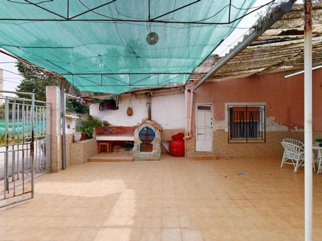 Casa con huerto en La Albatalía