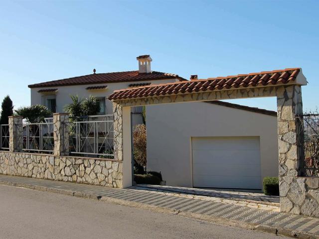 Casa con impresionantes vistas al mar y piscina interior en. 207m² Palau Saverdera