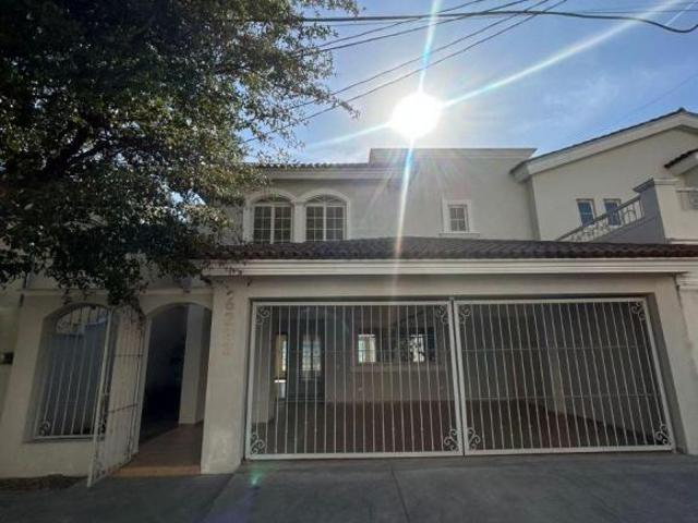 Casa con INCREIBLES VISTAS PANORAMICAS en calle privada