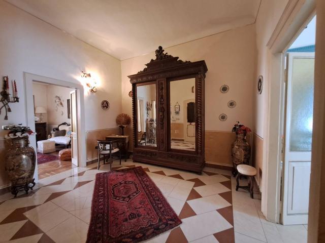 Casa con ingresso indipendente in vendita a Ferrara, PORTA PO VIALE CAVOUR