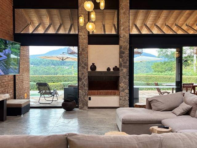 Casa con jacuzzi en Valle de Bravo, vista al campo