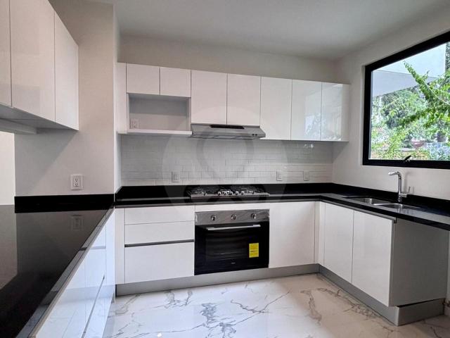 Casa en condominio con jard?n en venta en Lomas Axomiatla