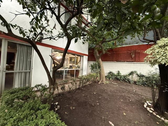 Casa con Jard?n y Construcci?n Independiente en Venta | Jardines del Sur