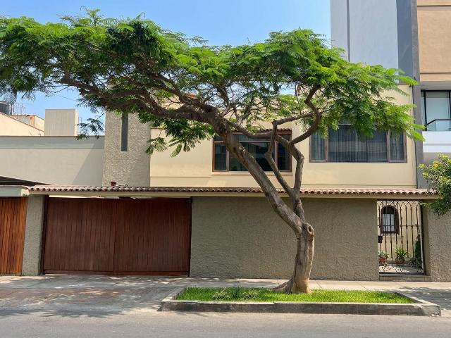 Casa con jardín