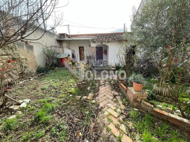 Casa con jardín