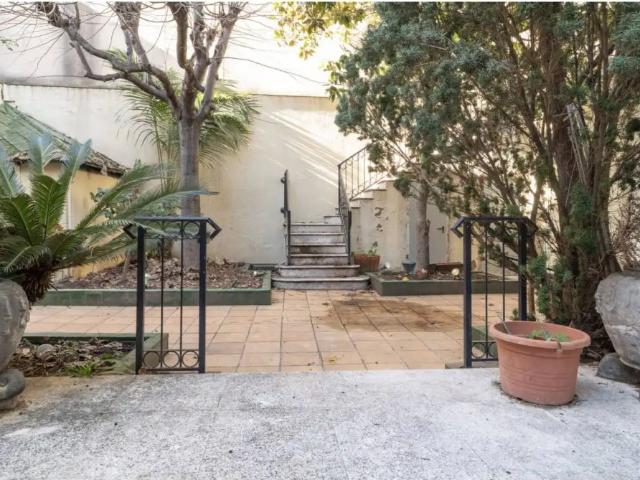 Casa con jardín en alquiler en Calle Gurrea