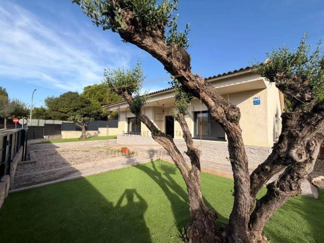 Casa con jardín en alquiler en Calle ESCOLES,LES