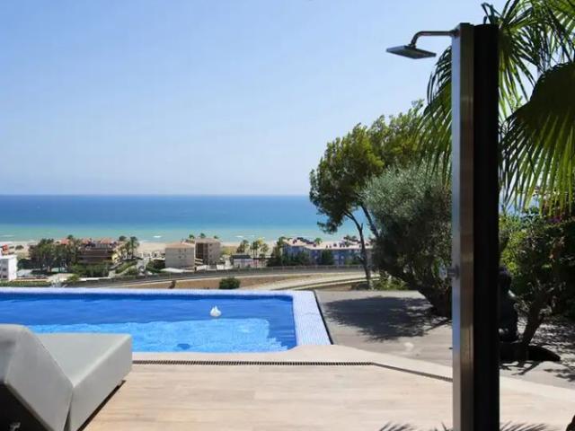 Casa con jardín en alquiler en Les Botigues de Sitges