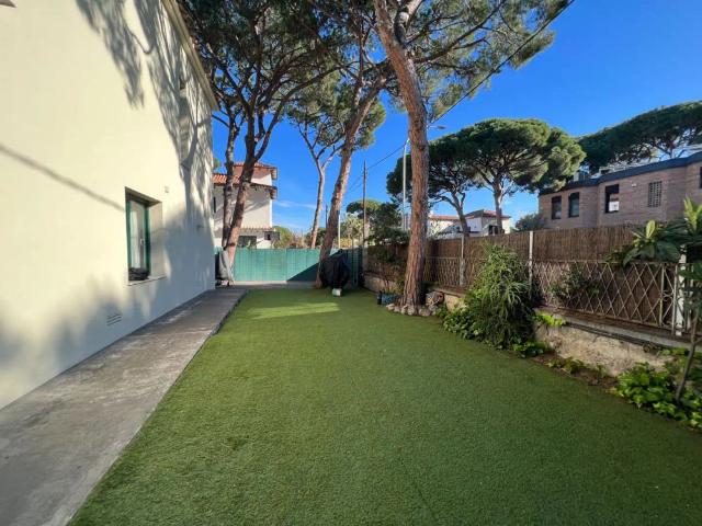Casa con jardín en alquiler en Passeig de la Marina