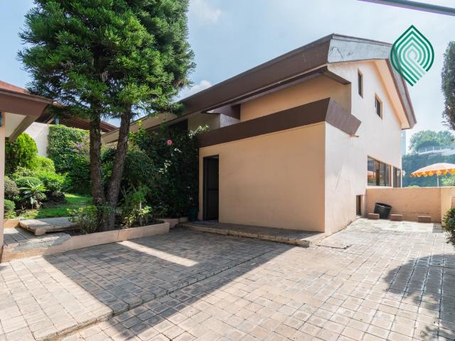 CASA CON JARDIN EN BOSQUES DE LAS LOMAS VENTA