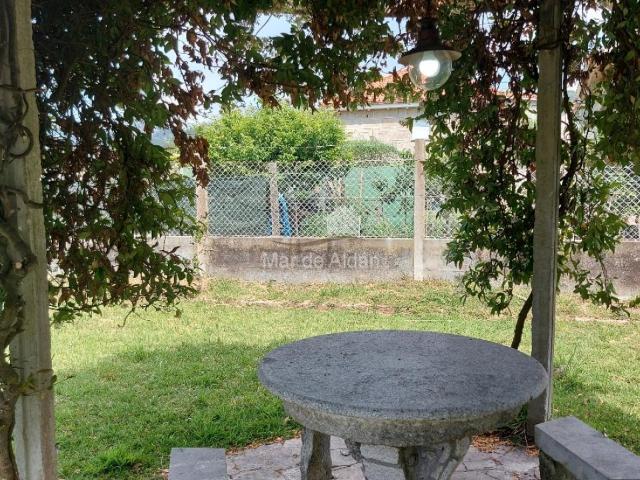 casa con jardin en la playa de vilariño