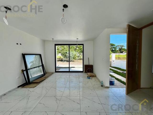 CASA CON JARDIN EN VENTA EN COATEPEC, VERACRUZ