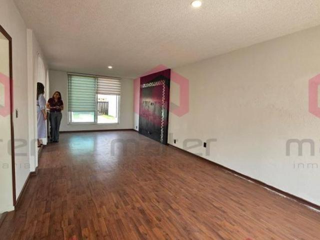 Casa con Jardín en Venta en El Pueblito Corregidora Querétaro, Frente a la Pirámide