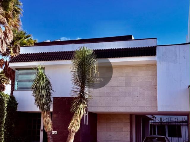 CASA CON JARDIN EN ZONA PLATEADA