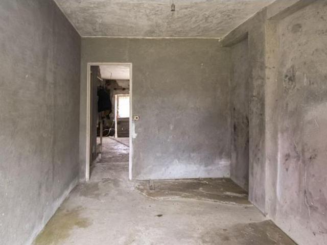 Casa con jardín, para reforma, al lado del Alcampo