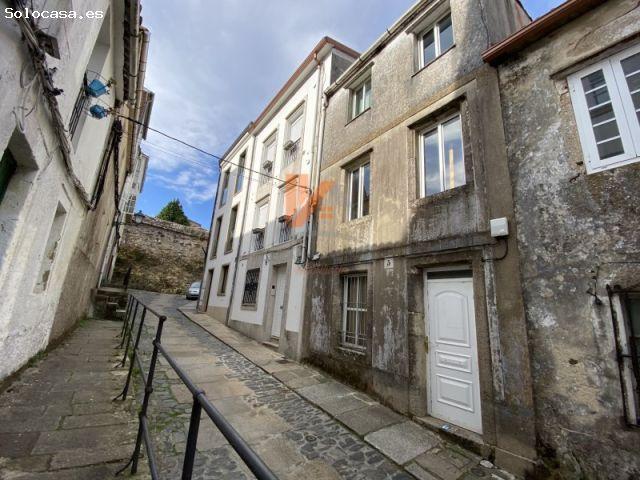 CASA CON JARDÍN PARA REFORMAR EN VENTA EN SANTIAGO DE COMPOSTELA