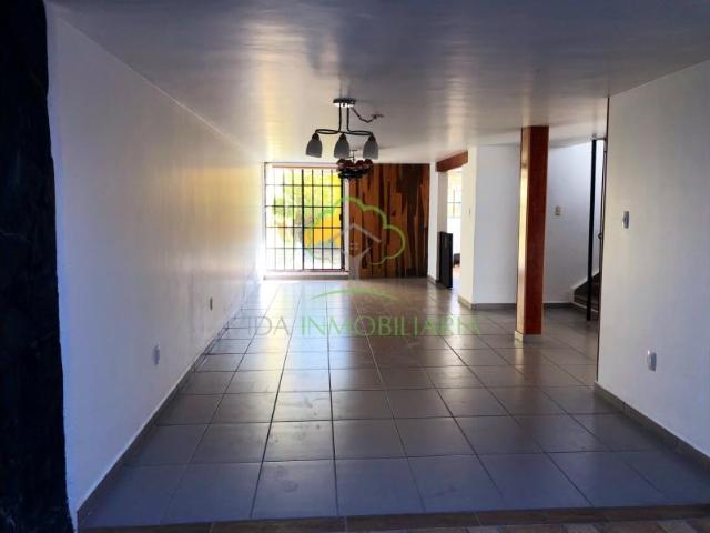 CASA CON JARDÍN Y 3 ESTACIONAMIENTOS EN JARDINES DE SAN MATEO