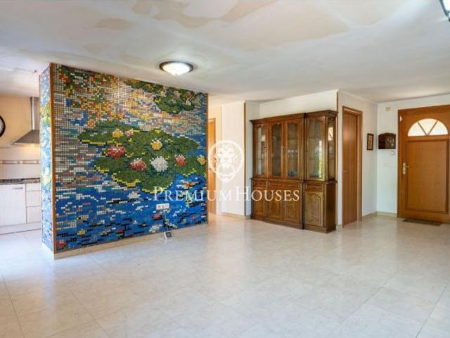 Casa con jardín y vistas en Prenafeta