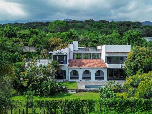 CASA CON JARDÍN Y ALBERCA PROPIA EN SANTO DOMINGO OCOTITLÁN, A 15 MIN DEL CENTRO DE TEPOZTLÁN