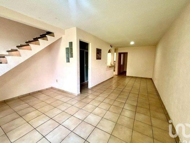 Casa con jardín y amenidades en el Rinconada III en el centro de Xochitepec Morelos