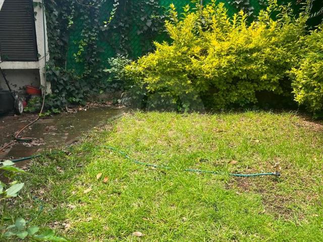 Casa con jardin y estacionamineto cubiert