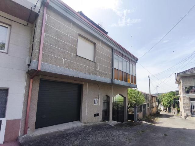 CASA CON JARDIN Y GARAJE CERRADOS