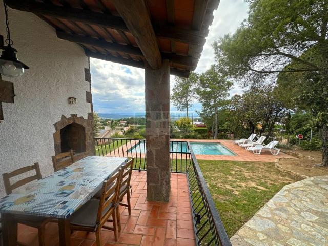 casa con jardín y piscina en alquiler de segunda residencia en begur, baix empordà