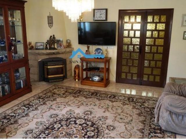 Casa con jardín y piscina en venta en la Colonia Escandinava, cerca del colegio noruego