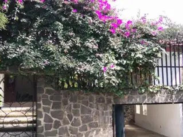 Casa Con Jardines En Fraccionamiento Con Dos Recamaras