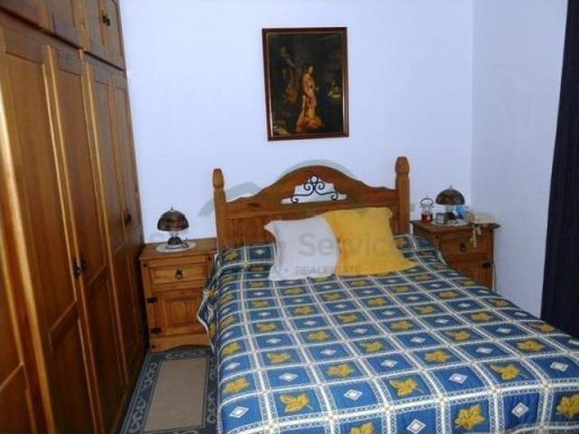 Casa con Jardines, Piscina, Garaje y Establo