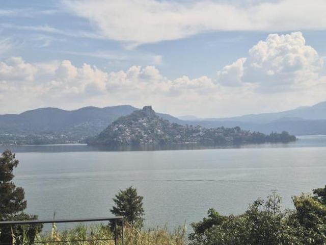 Casa con la mejor vista al lago