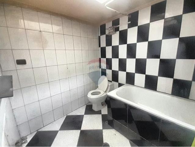 Casa con local | 5 dormitorios por 5863.00 en Santiago