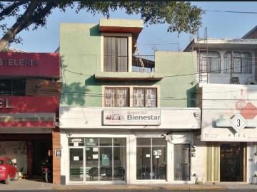 Casa con local comecial en Blv Hilario Medina
