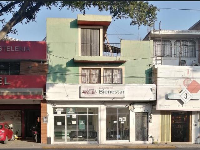 Casa con local comecial en Blv Hilario Medina