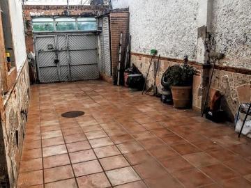 Casa con local comercial