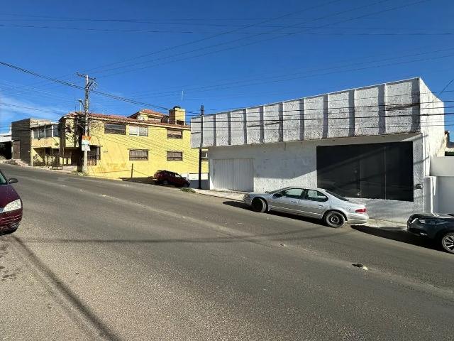 Casa con Local Comercial en Venta en Fracc. Los Remedios Durango