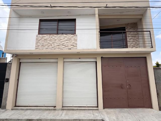 Casa con Local Comercial en Venta en Zinacantepec  La Huerta, Cerca de Calzada al Pac?fico