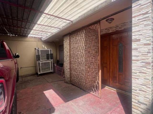 Casa con Local Comercial en Venta | Nezahualcóyotl