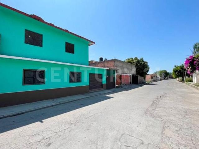 CASA CON LOCAL COMERCIAL Y 2 DEPARTAMENTOS INDEPENDIENTES
