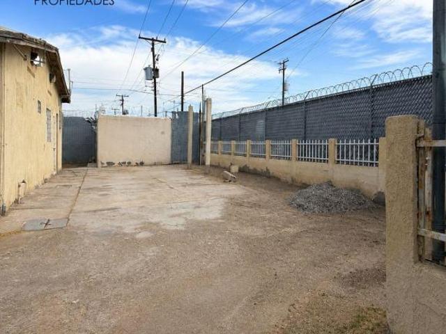Casa con local comercial y almacén en venta en Alamitos, Mexicali