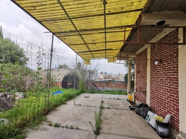 Casa con Local Comercial y Estacionamiento en Venta