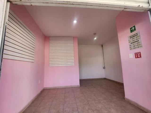 Casa con local en venta, con uso de suelo mixto tipo C