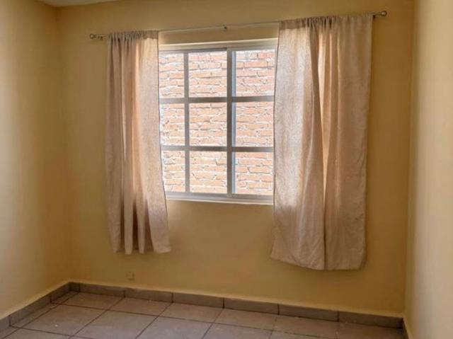 CASA CON LOCAL EN VENTA, QUINTA LAS VILLAS