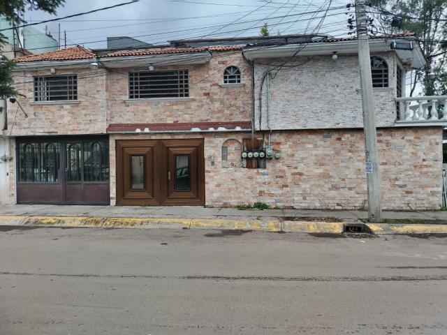CASA CON LOCALES EN VENTA, TOLUCA, COL. LAS MARGARITAS